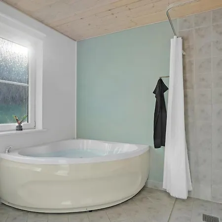 4 Bedroom Lovely In Holiday home Grasten