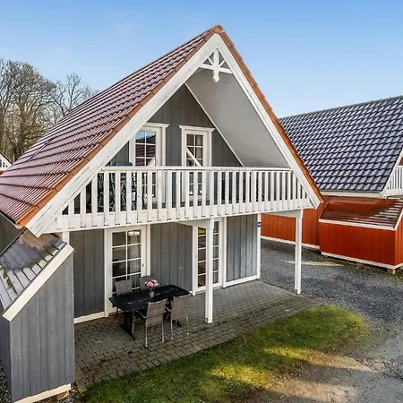 4 Bedroom Lovely In Гростен