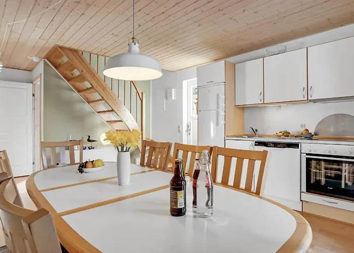 4 Bedroom Lovely In 加斯庭