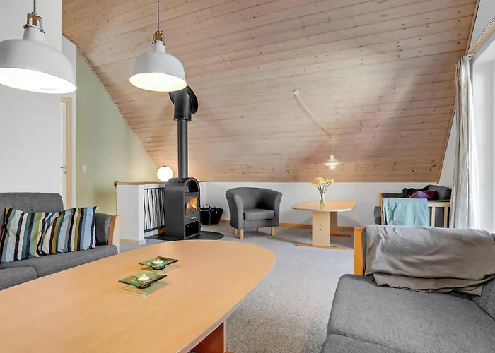 4 Bedroom Lovely In * 加斯庭