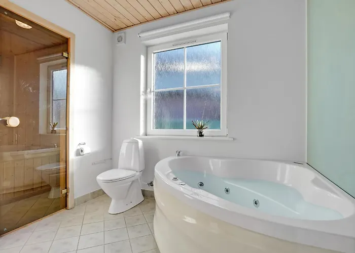 4 Bedroom Lovely In 加斯庭